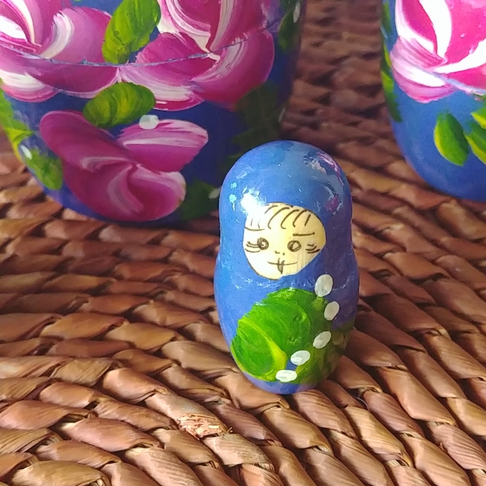 Russian nesting Matryoshka wooden dolls - Picture 6 of 8